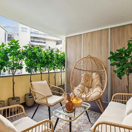 Apartment Premium And Spacious Apart With Terrace *
