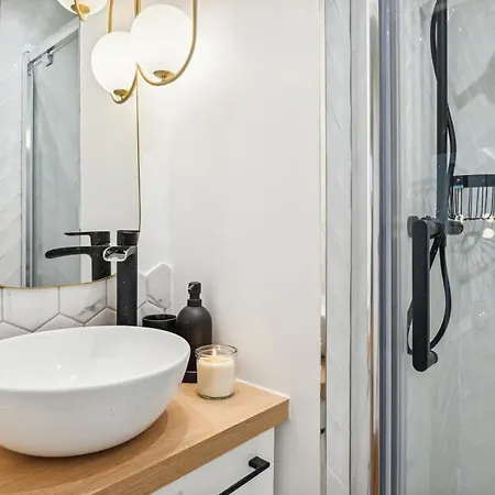 Premium And Spacious Apart With Terrace Courbevoie