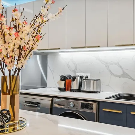 Premium And Spacious Apart With Terrace Courbevoie