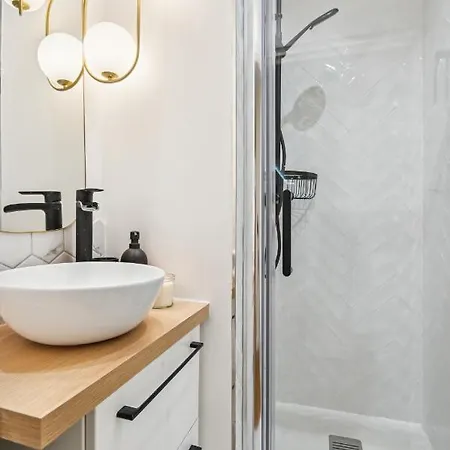 Premium And Spacious Apart With Terrace Apartment *