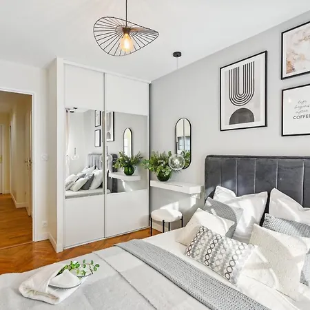 Premium And Spacious Apart With Terrace * Courbevoie